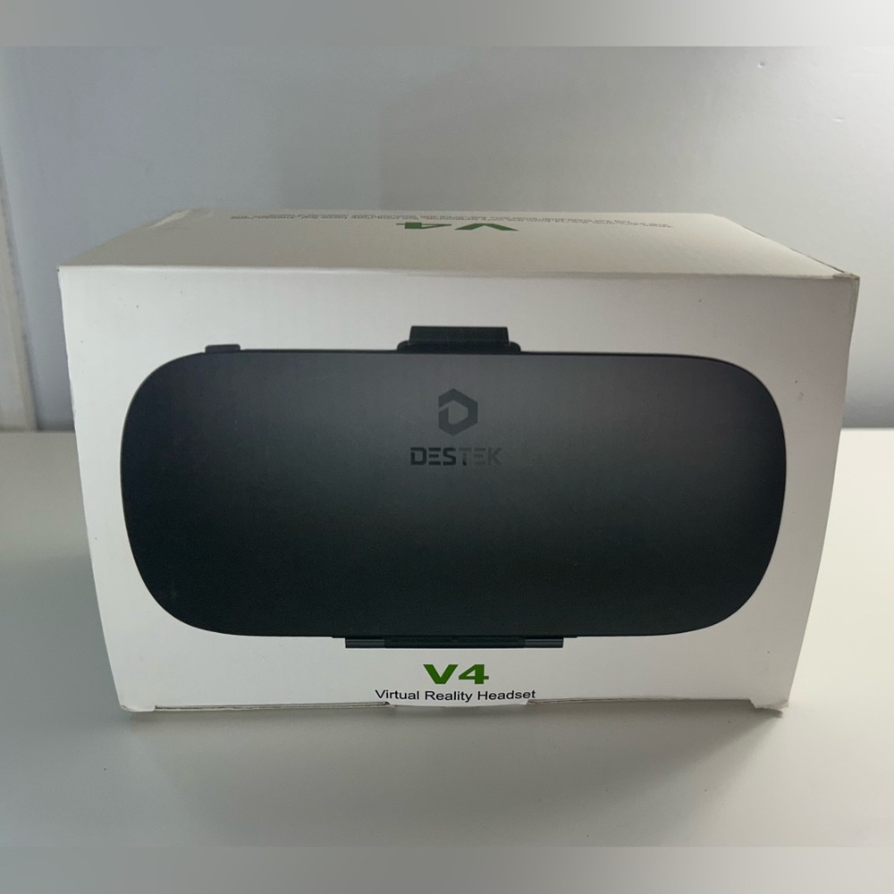 Brand new DESTEK V4 VR Headset in the color black.